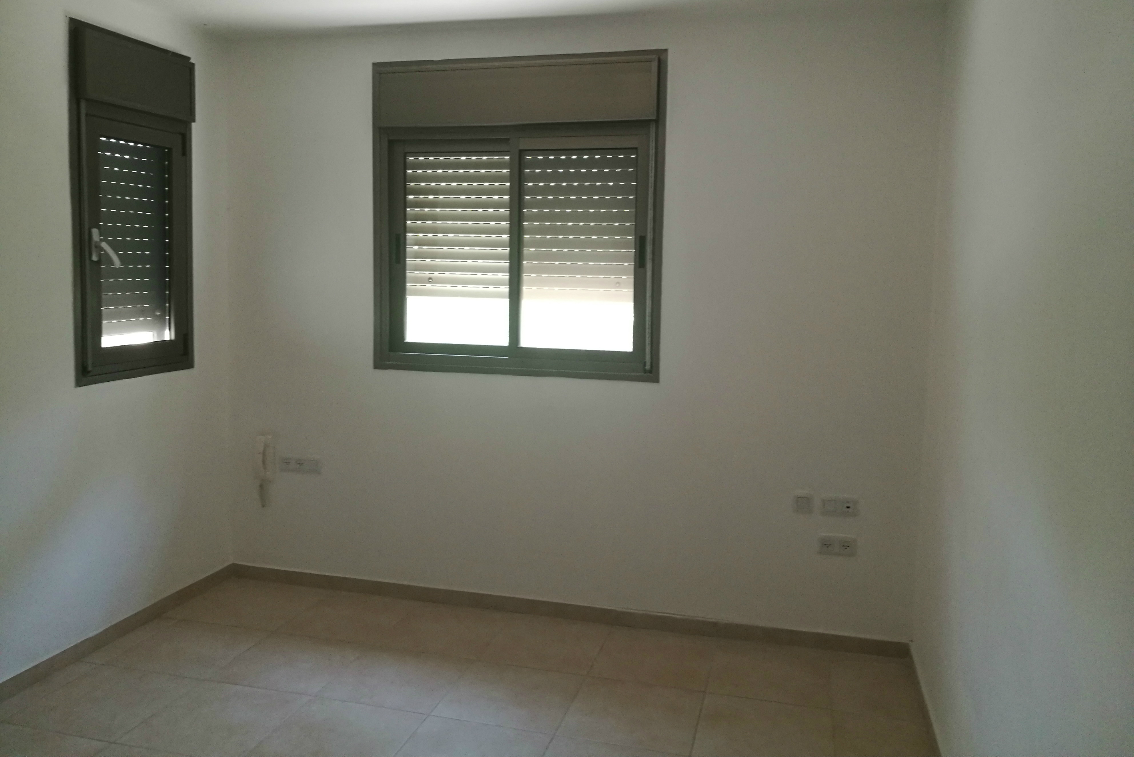 Before-חדר שינה של רועי ועינת